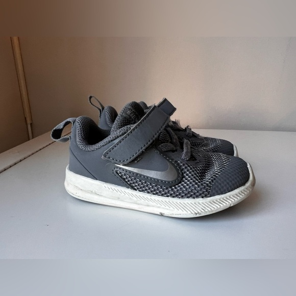 Nike Unisex-Baby Downshifter Toddler Velcro Running Shoes - Size 6C - Picture 4 of 9